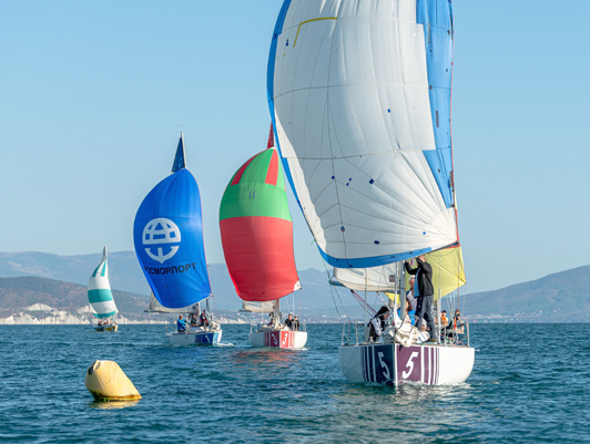 Работники Азово-Черноморского бассейнового филиала приняли участие в парусной регате «Золотая осень», приуроченной к 20-летию ФГУП «Росморпорт»