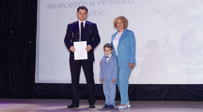 Награждение работника Северо-Восточного бассейнового филиала