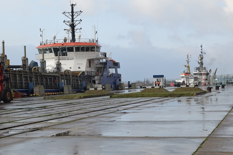 Порт балтийск. Порт в балтийске калининградская. Порт города балтийска. Порт города балтийска. Морской порт балтийск.