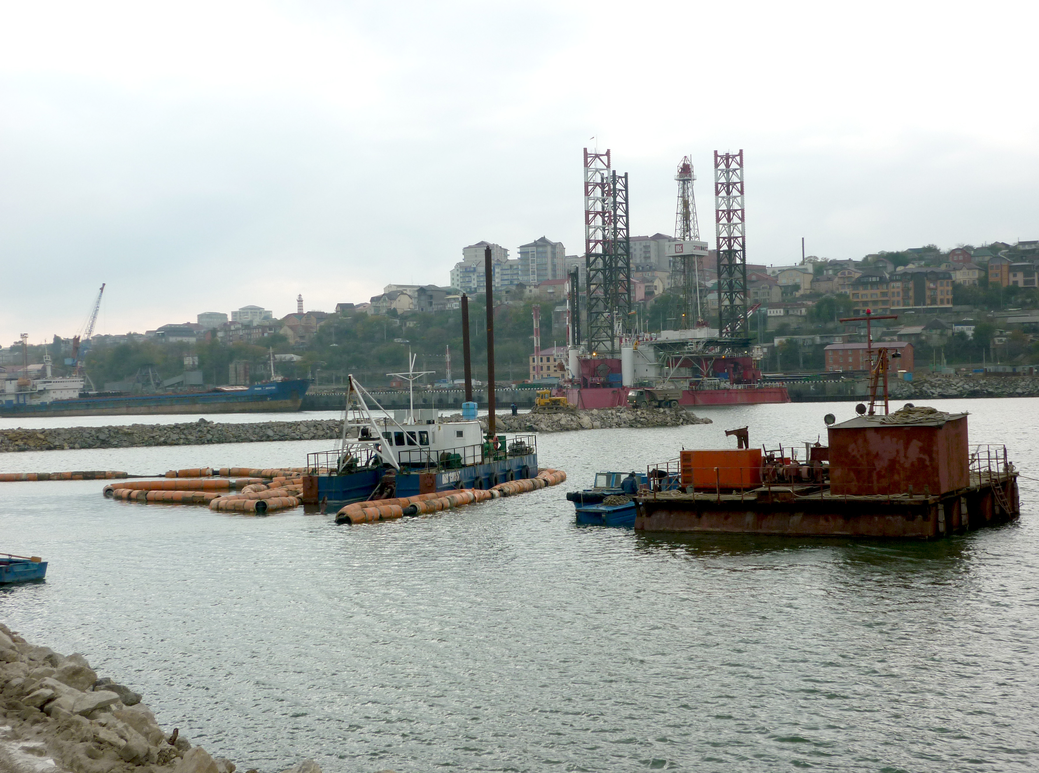 Дагестан махачкала. Морпорт махачкала. Столица дагестана махачкала. Махачкалинский морской торговый порт. Махачкалинский морской порт.