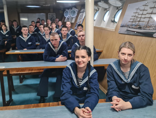 Стартовала плавательная практика курсантов на паруснике «Надежда»