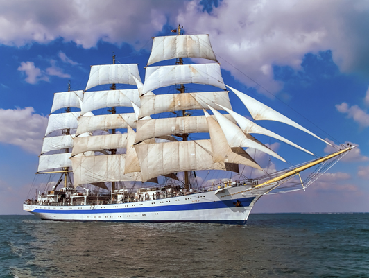 38 лет под парусами: легендарный фрегат «Мир» празднует день рождения