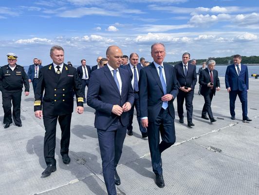 Делегация во главе с Николаем Патрушевым осмотрела морской терминал в Пионерском