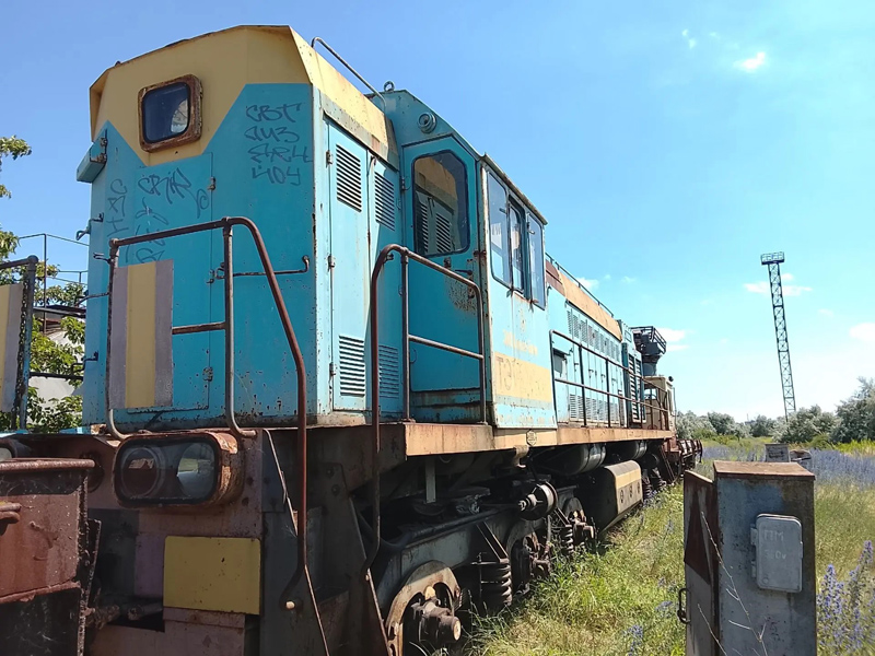 Тепловоз ТЭМ 2УМ 1990 года постройки Тепловоз ТЭМ 2УМ 1990 года постройки